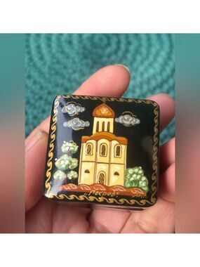 VINTAGE Russian Black Lacquer Handcrafted Black and Gold Cathedral Box ‘Pokrov’